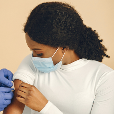 woman
receiving vaccine